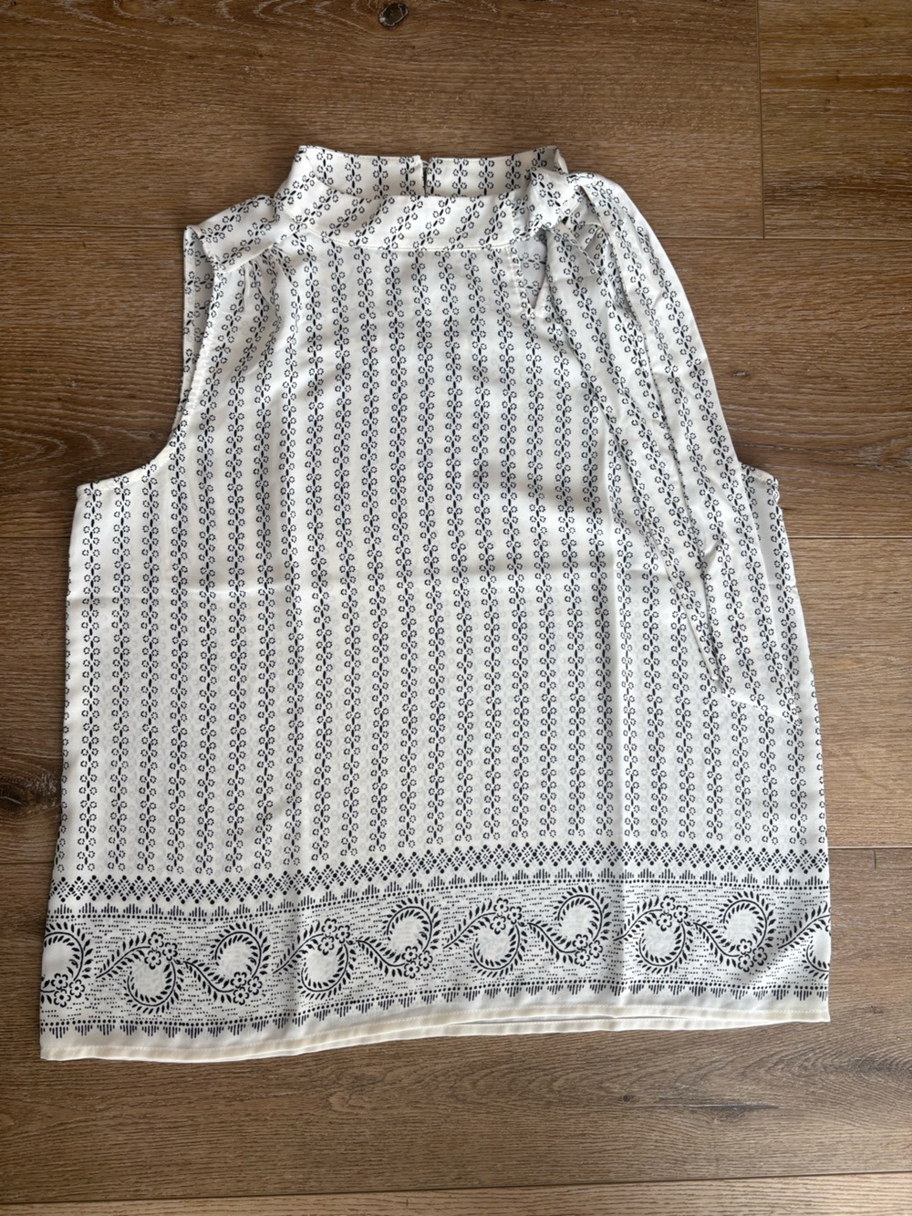 Ann Taylor MediumWhite and Black Patterned Sleeveless Tie Neck Floral Stripe Too